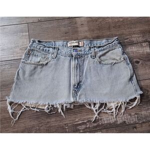 ✨FREE✨ LEVI'S Cropped Skirt Size 32